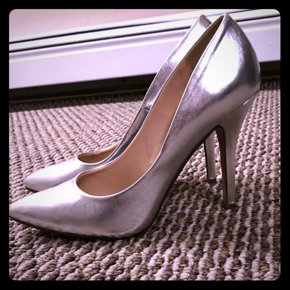Silver pumps size 10